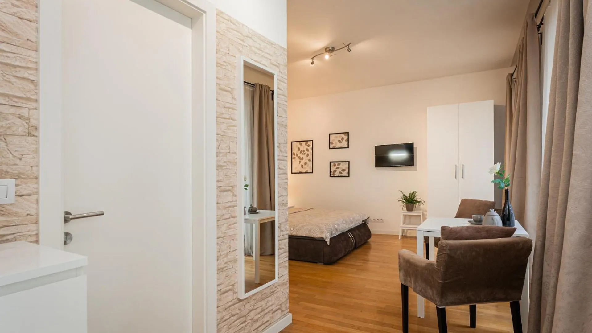 Old Town Square Studio براغ